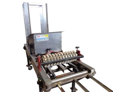 Máy nén giá thể vào khay xốp SPM 03
