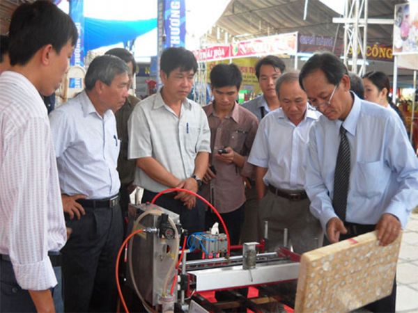 Máy gieo hạt - sản phẩm tiêu biểu khu vực miền Trung - Tây Nguyên