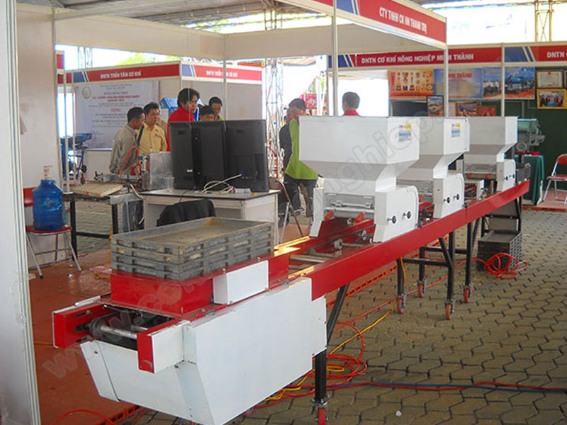 Máy liên hợp gieo mạ khay ARM 01